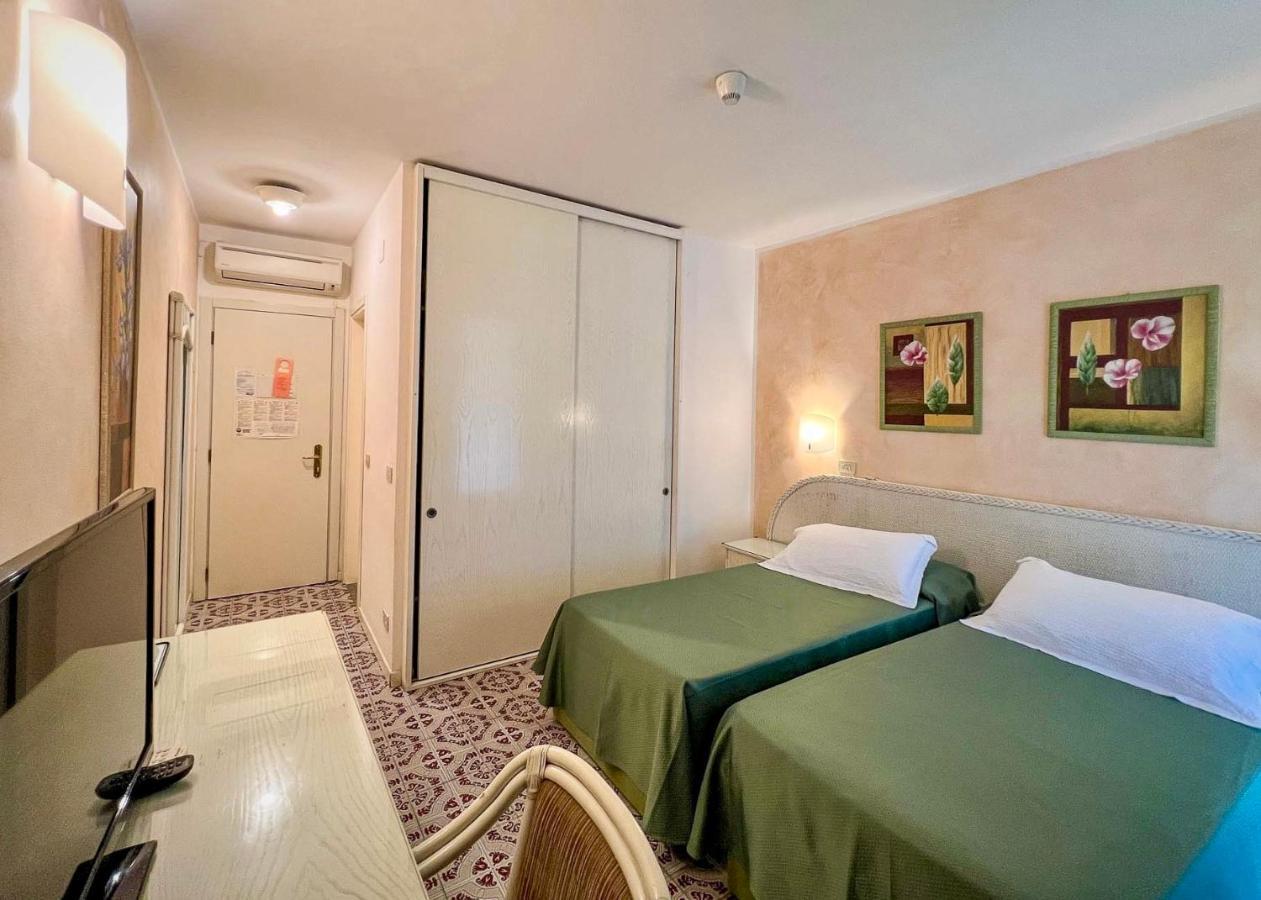 מרינה די קמפו Hotel Meridiana מראה חיצוני תמונה