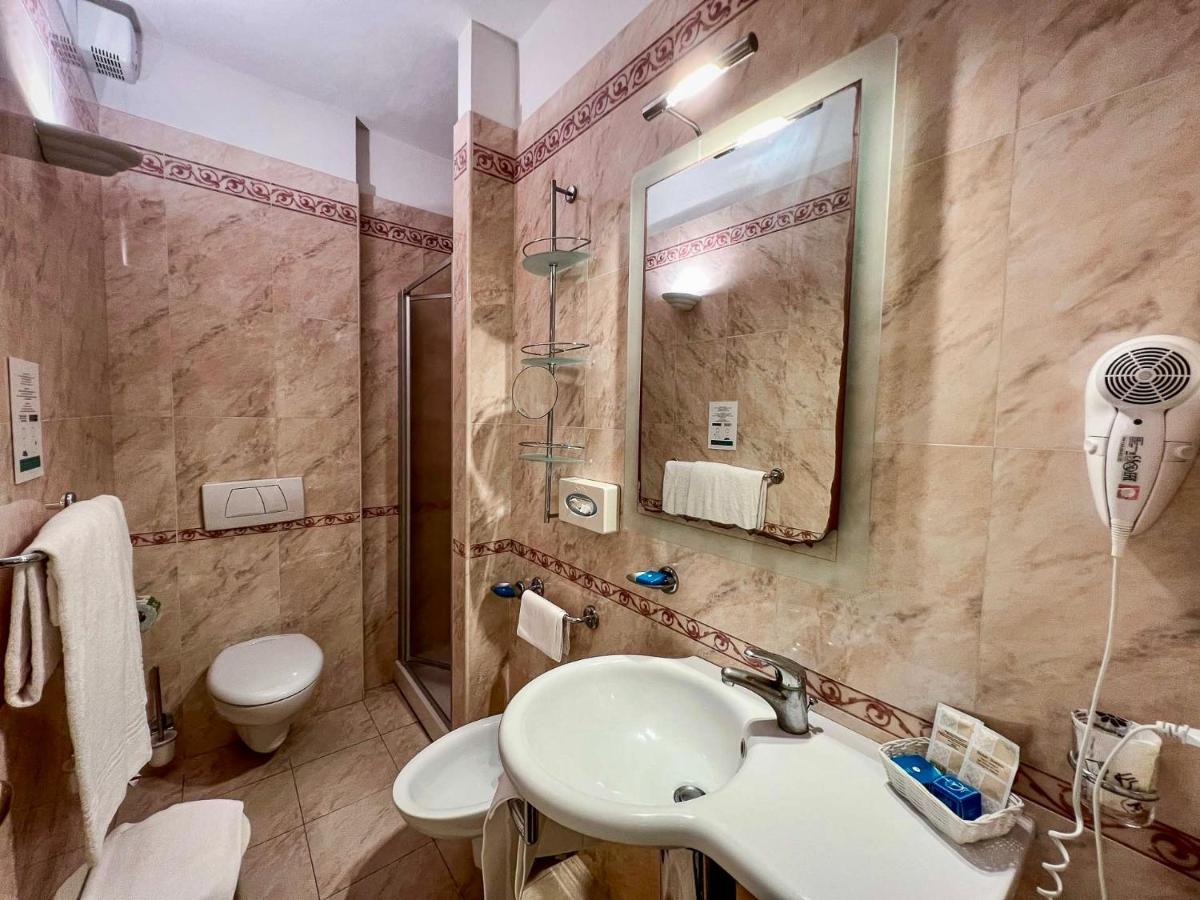 מרינה די קמפו Hotel Meridiana מראה חיצוני תמונה
